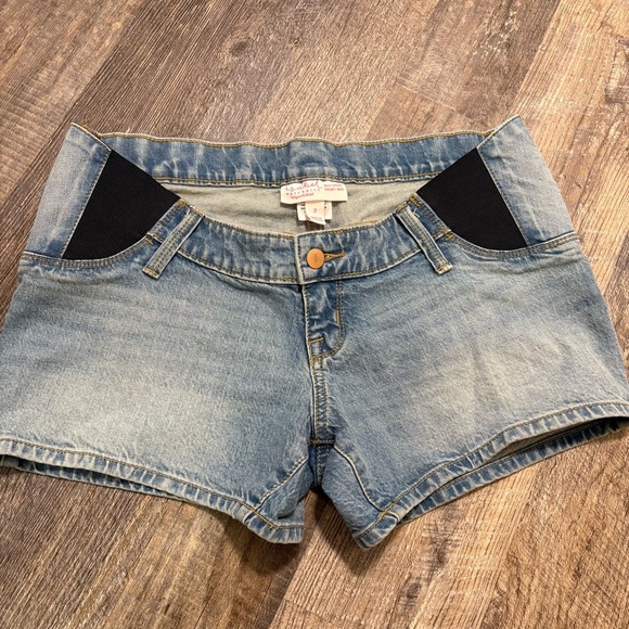 Isabel Maternity by Ingrid & Isabel Pants - Denim Blue Women's Maternity Shorts Isabel Maternity size 2
